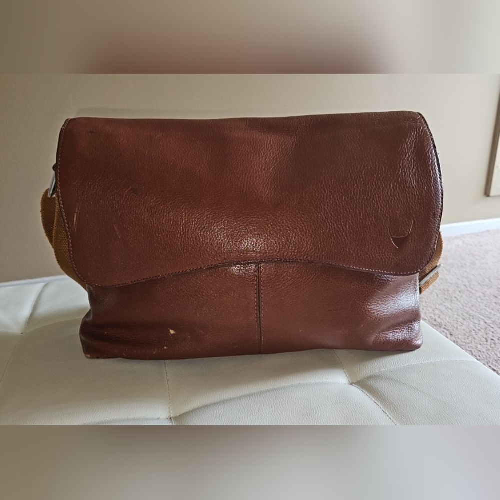 Elegant Hidesign Brown Leather Messenger Bag